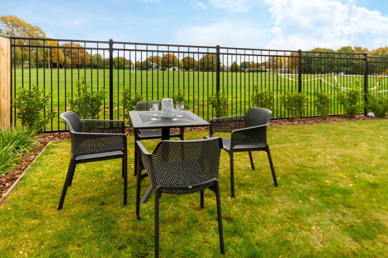 Апартаменты Peaceful Park View Townhouse 2 Bed W/Carpark Крайстчёрч Экстерьер фото